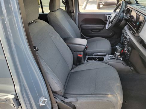 Used 2025 Jeep Wrangler Unlimited Sport AWD/4WD image 18
