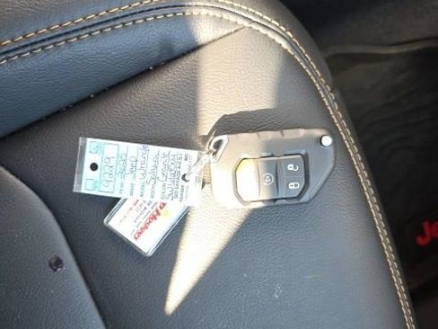 Used 2025 Jeep Wrangler Unlimited Sahara image 40