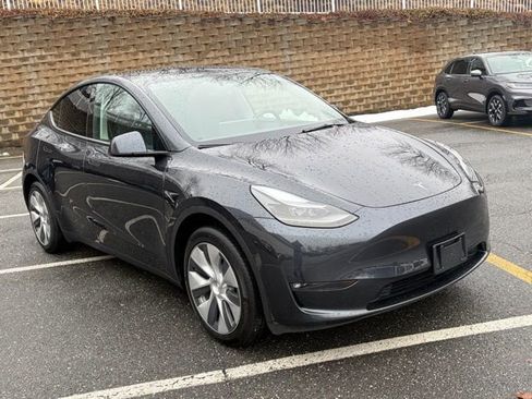 Used 2024 Tesla Model Y Long Range image 2