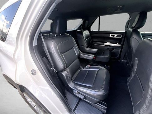 Used 2023 Ford Explorer XLT w/ Equipment Group 202A RWD image 28