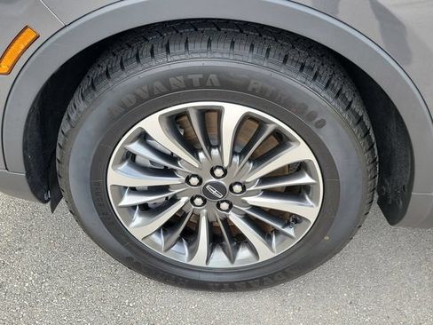 Certified 2023 Lincoln Nautilus AWD w/ Premium Package image 9
