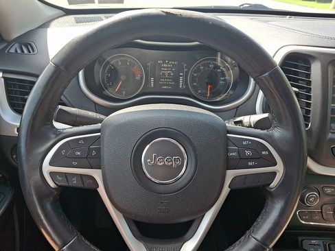 Used 2016 Jeep Cherokee Latitude w/ Comfort/Convenience Group AWD/4WD image 19