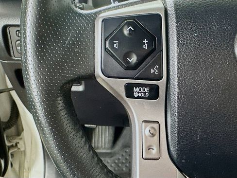 Used 2020 Toyota 4Runner SR5 AWD/4WD image 22