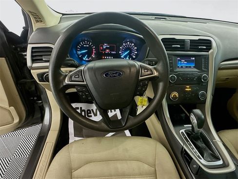 Used 2015 Ford Fusion SE image 11