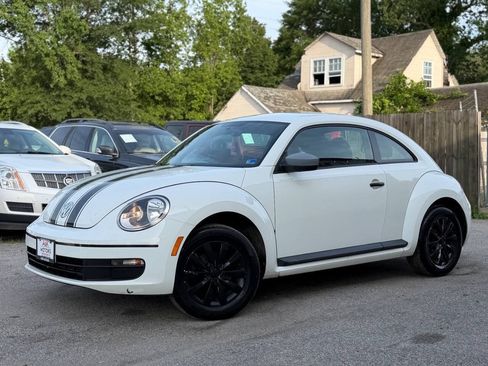 Used 2016 Volkswagen Beetle 1.8T Classic FWD image 2