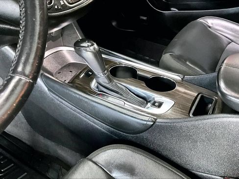 Used 2019 Chevrolet Malibu Premier w/ Sun and Wheel Package FWD image 17