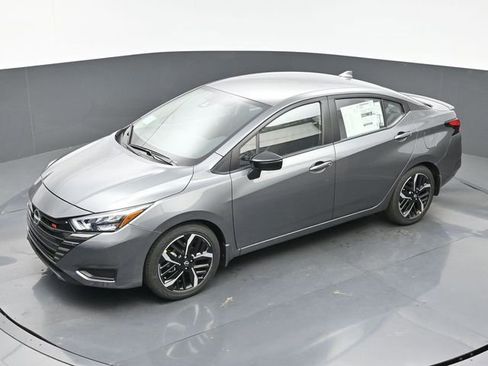 New 2025 Nissan Versa SR w/ Trunk Package FWD image 29