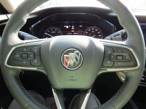 Used 2021 Buick Envision Avenir w/ Technology Package II image 21