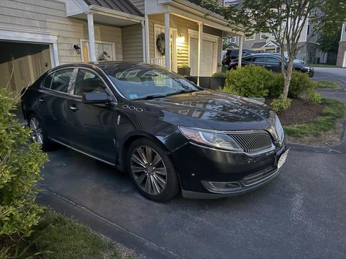 Used 2013 Lincoln MKS AWD image 2