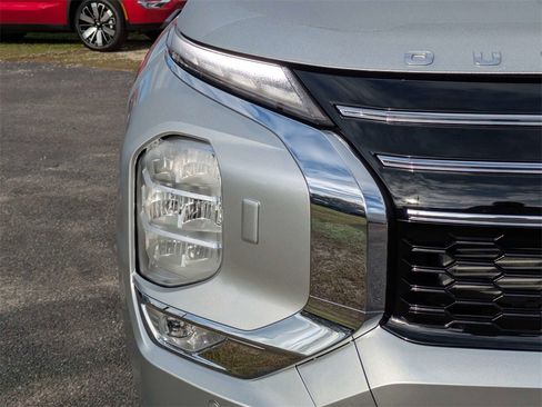New 2026 Mitsubishi Outlander SE image 10
