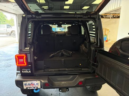 Used 2024 Jeep Wrangler Unlimited Sahara w/ Technology Group AWD/4WD image 8