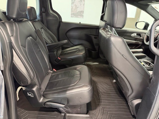 Used 2018 Chrysler Pacifica Touring-L w/ Premium Audio Group FWD image 25