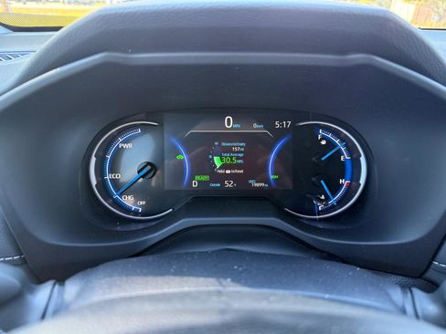 Used 2025 Toyota RAV4 XLE AWD/4WD image 31