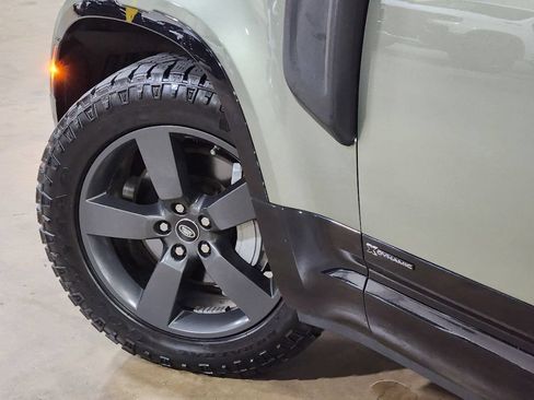 Used 2021 Land Rover Defender 110 X-Dynamic SE AWD/4WD image 23
