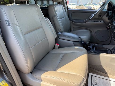 Used 2005 Toyota Sequoia SR5 AWD/4WD image 42