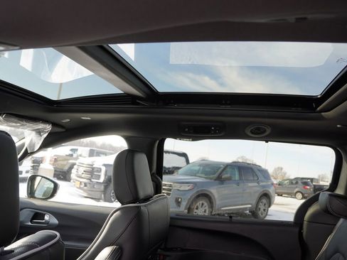 New 2026 Chrysler Pacifica Limited w/ S Appearance Package image 13