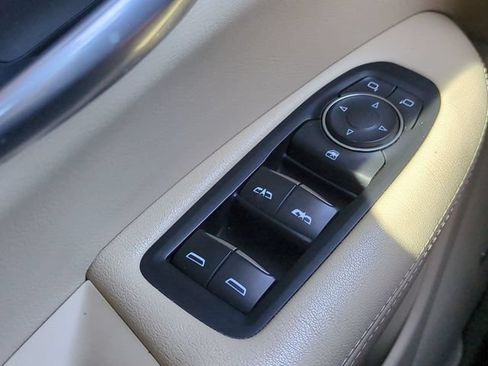 Used 2018 Cadillac XT5 FWD image 21
