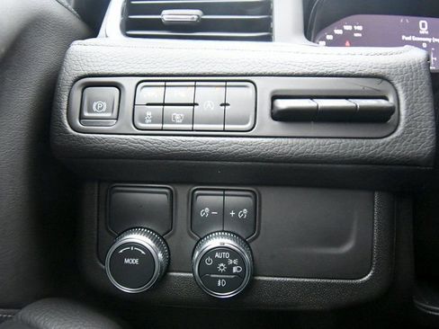 Used 2023 GMC Yukon XL Denali RWD image 18