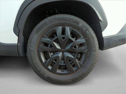 Used 2025 Toyota Corolla Cross L image 14