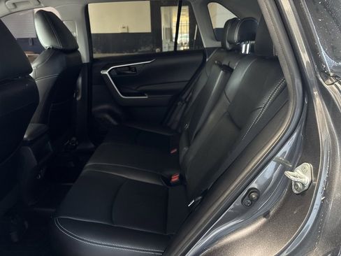 Used 2021 Toyota RAV4 LE image 16