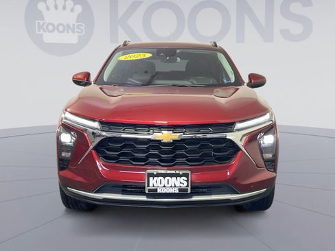 Used 2025 Chevrolet Trax LT w/ LT Convenience Package image 11