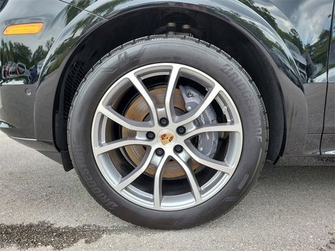 Used 2025 Porsche Cayenne image 11