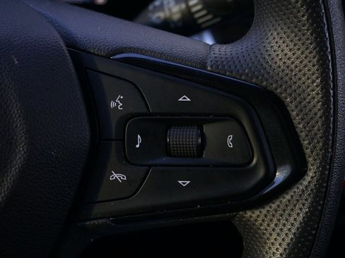 Certified 2025 Chevrolet Trax LT image 20