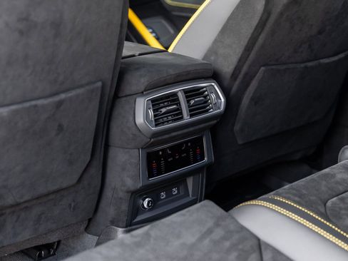 Used 2024 Lamborghini Urus Performante image 43