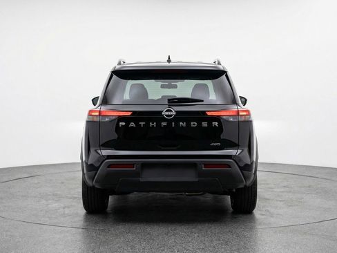 Used 2025 Nissan Pathfinder SV image 7