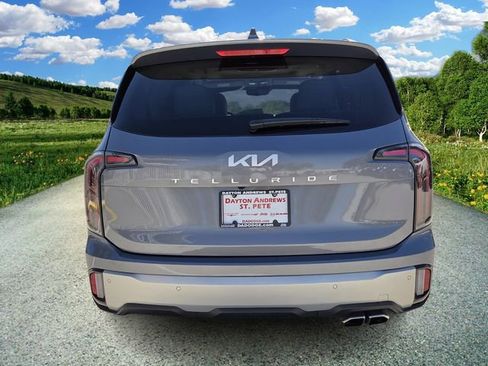 Used 2023 Kia Telluride EX w/ EX Captain's Chair Package image 5
