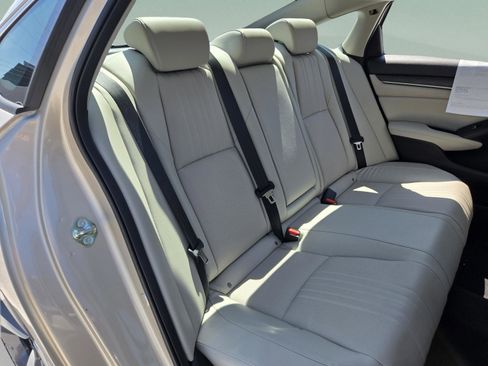Used 2018 Honda Accord Touring image 21