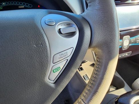 Used 2014 Nissan Leaf SV image 14