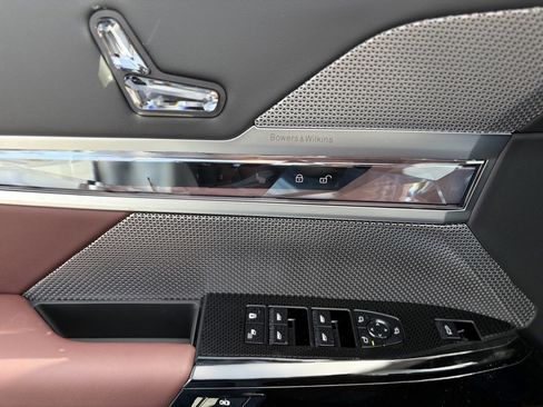 Used 2025 BMW 760i xDrive w/ Executive Package image 16