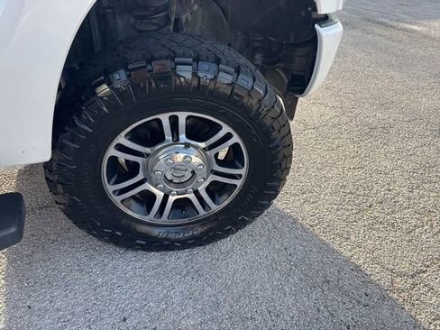 Used 2013 Ford F250 Platinum w/ FX4 Off Road Pkg image 12
