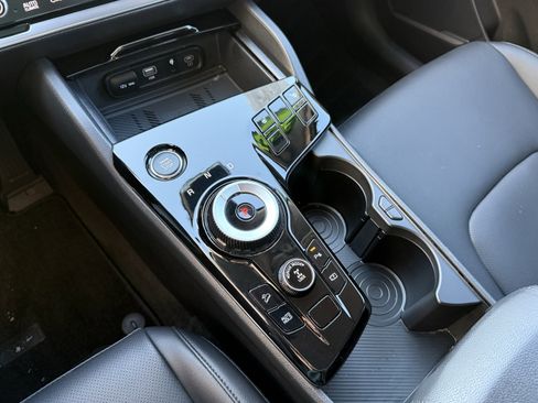 Used 2025 Kia Sportage EX image 18