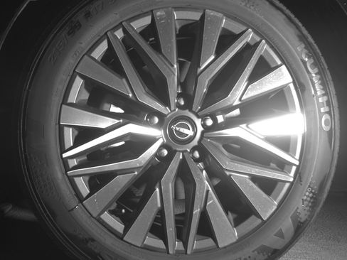 Used 2025 Nissan Altima 2.5 SV image 12