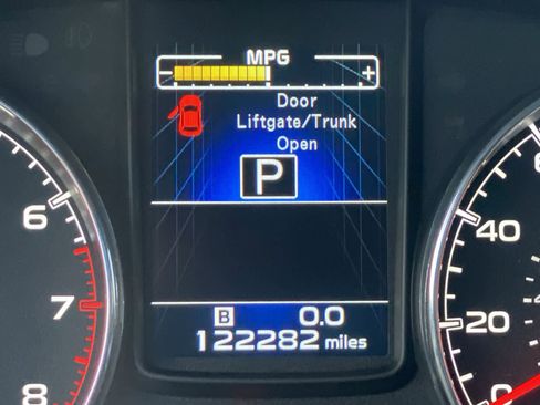 Used 2014 Subaru Outback 3.6R Limited image 38