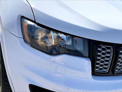 Used 2018 Jeep Grand Cherokee Altitude image 31