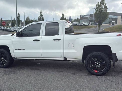 Used 2018 Chevrolet Silverado 1500 LT w/ Redline Edition image 11