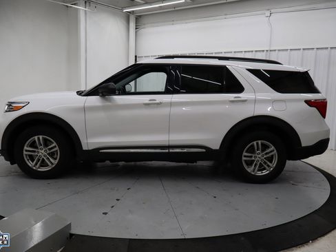 Certified 2024 Ford Explorer XLT w/ Equipment Group 202A AWD/4WD image 9