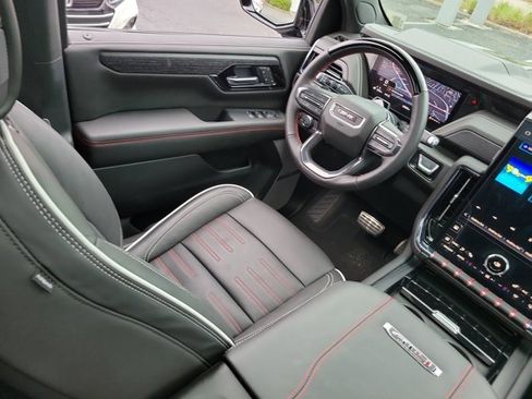 Used 2025 GMC Yukon AT4 Ultimate image 3