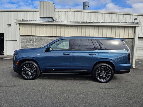 Certified 2025 Cadillac Escalade Sport Platinum AWD/4WD image 3
