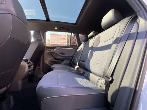 New 2025 Volkswagen Tiguan SE R-Line image 12