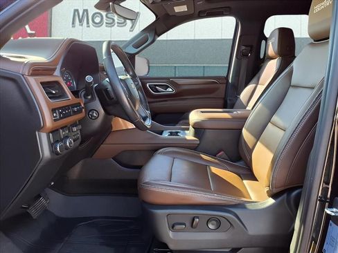 Used 2021 Chevrolet Suburban High Country w/ Premium Package image 12