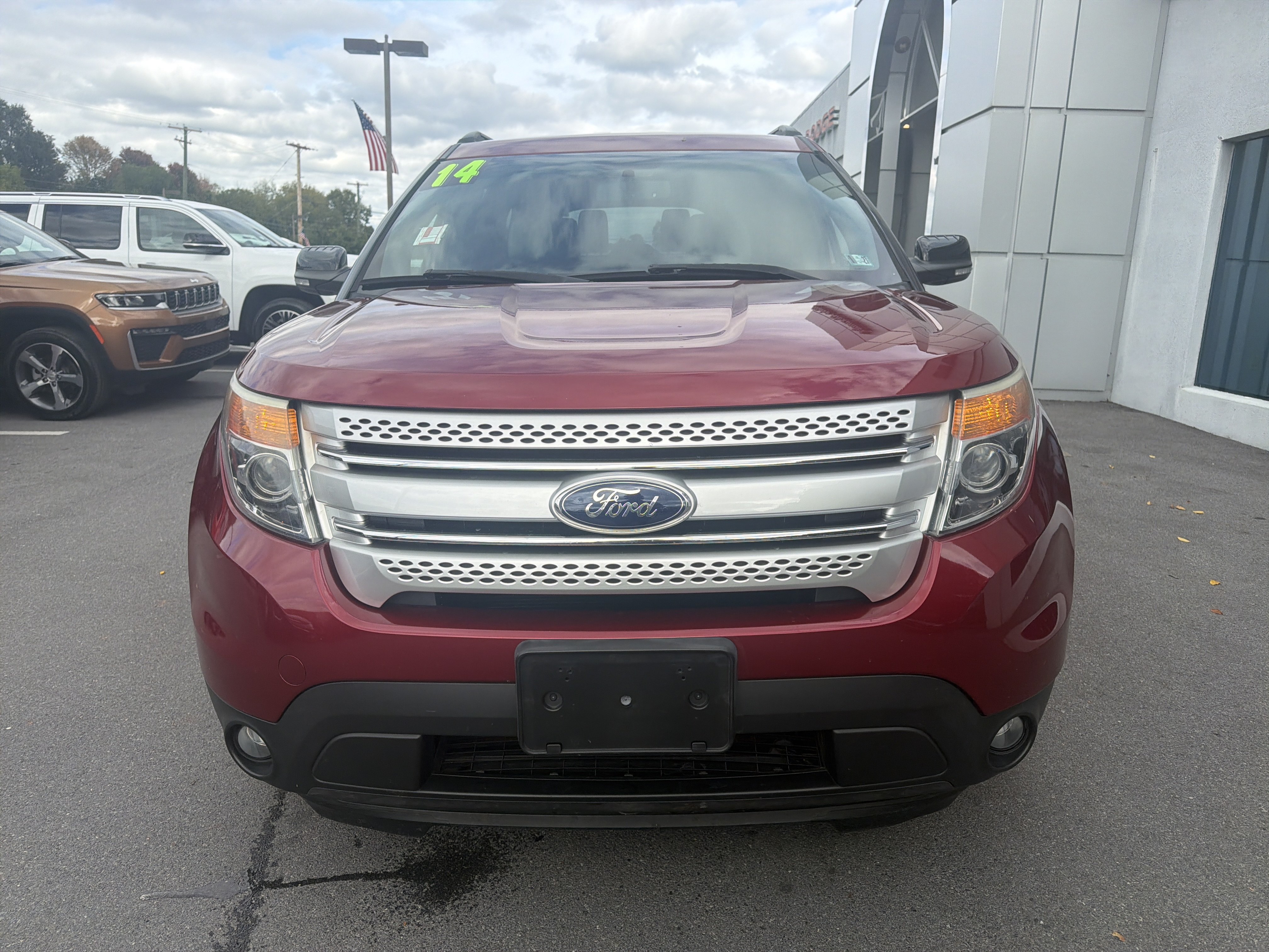 Used 2014 Ford Explorer XLT w/ Equipment Group 202A AWD/4WD image 10
