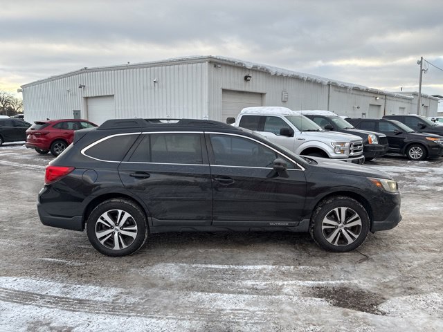 Used 2018 Subaru Outback 3.6R Limited AWD/4WD image 3
