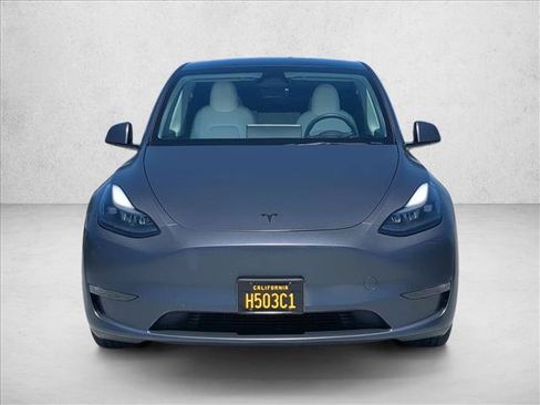 Used 2023 Tesla Model Y Long Range AWD/4WD image 2