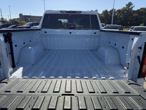 Used 2024 GMC Sierra 1500 SLT image 25