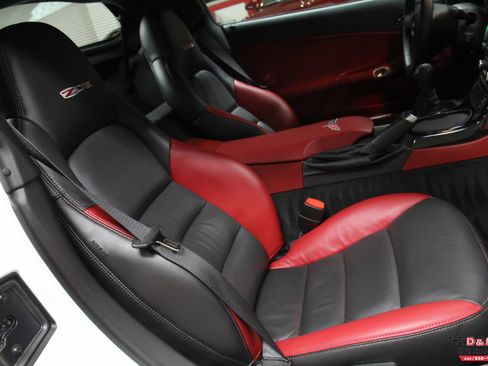 Used 2007 Chevrolet Corvette Z06 w/ Preferred Equipment Group RWD image 11