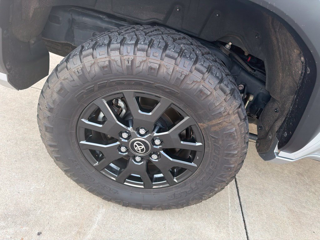 Used 2025 Toyota 4Runner SR5 AWD/4WD image 25